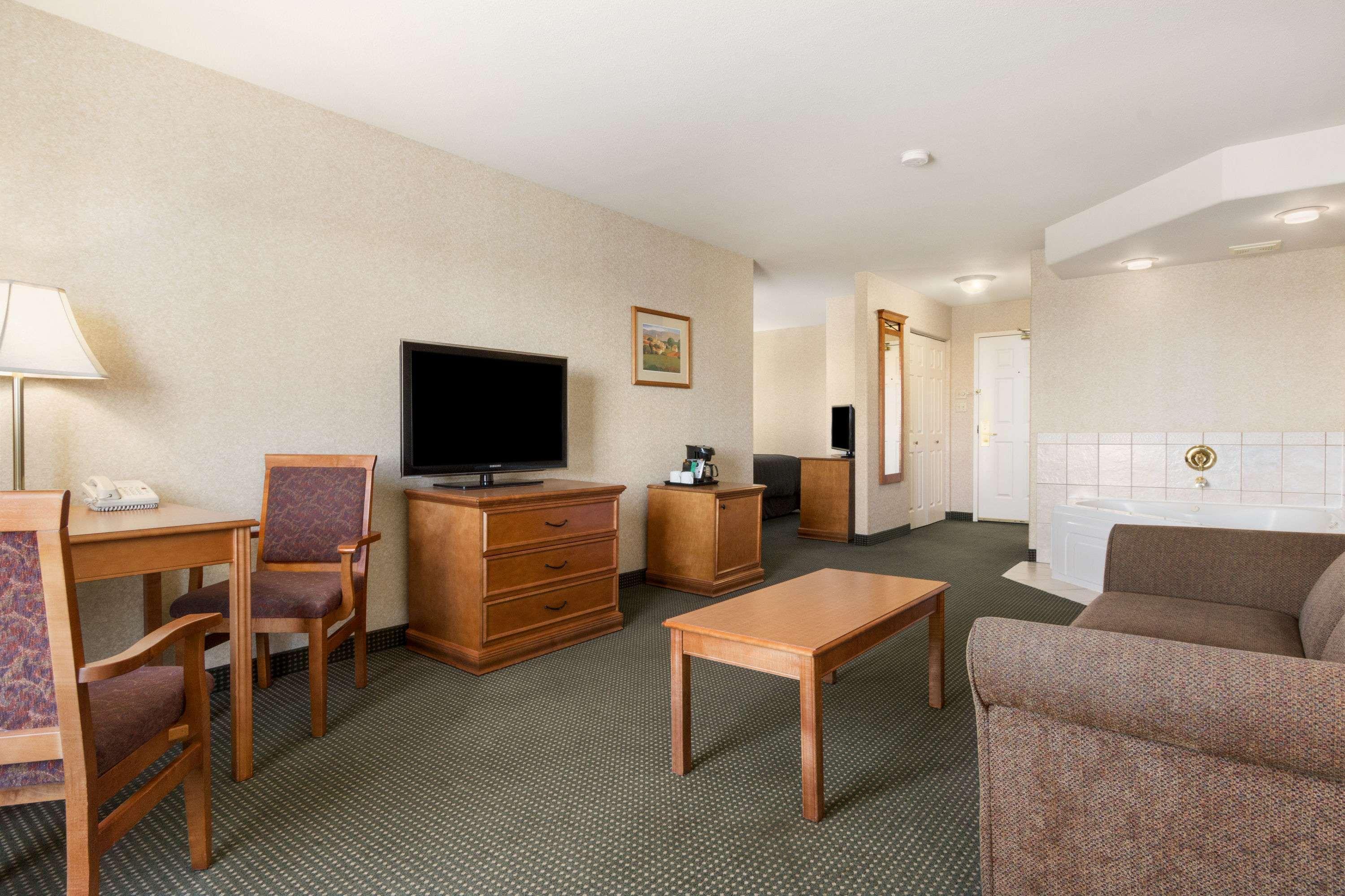 Days Inn By Wyndham Saskatoon Exteriér fotografie